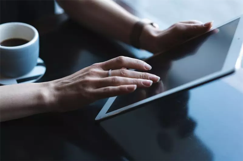 新產品技術開發抉擇－以C公司開發觸控面板為例