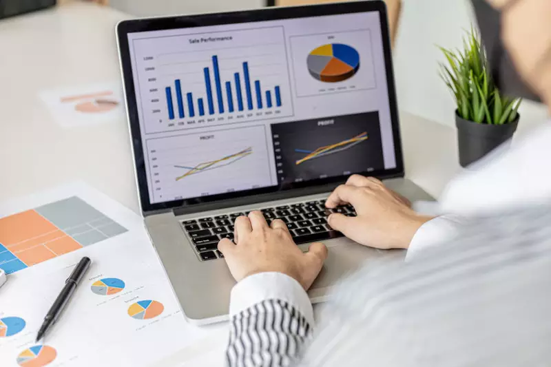 透過打破Excel框架，來提高資料同步連動性與行政作業效率