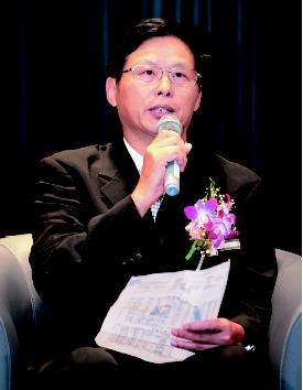 王鼎精密董事長林文傳從代工轉為自有品牌「ATOP」，透過代工時累積專業技術，為自創品牌建立利基。