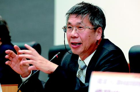 中興大學園藝學系教授朱建鏞認為，政府應思考如何培育國際行銷人才，為業者進軍國際提供良好的奧援。