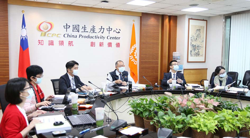 本次工作會議是由APO秘書處報告有關APO計畫評估、APO 60周年活動、會員國數位能力提升、卓越中心及APO 2025願景等相關會務；各國與會代表並就2021-2022年計畫進行討論與確認。