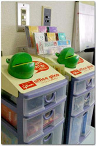 日本食品零售業固力果公司「辦公室零食箱」