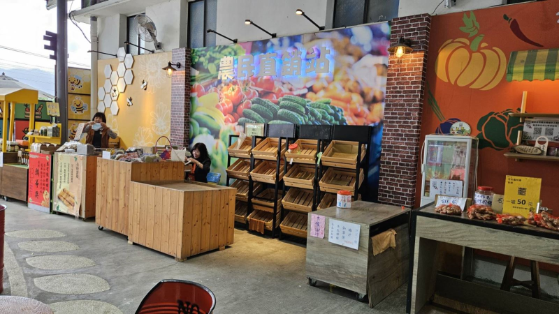 長宿服務連結農會既有的米食體驗、農民直銷站和販賣部等，提升地方農業經濟