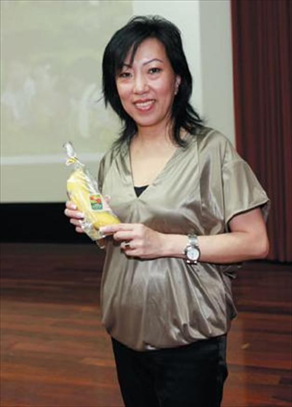 香港商都樂(DOLE)台灣分公司總經理王娓娓強調，打造品牌從上游品質管控到下游通路行銷，每個環節缺一不可。