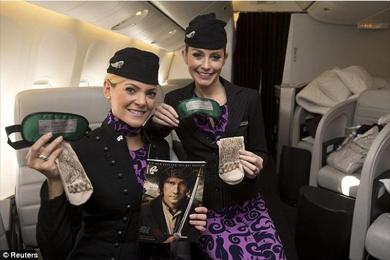 機艙內推出各項哈比人相關飛航服務來塑造整體氛圍，如哈比人主題的眼罩以及襪子