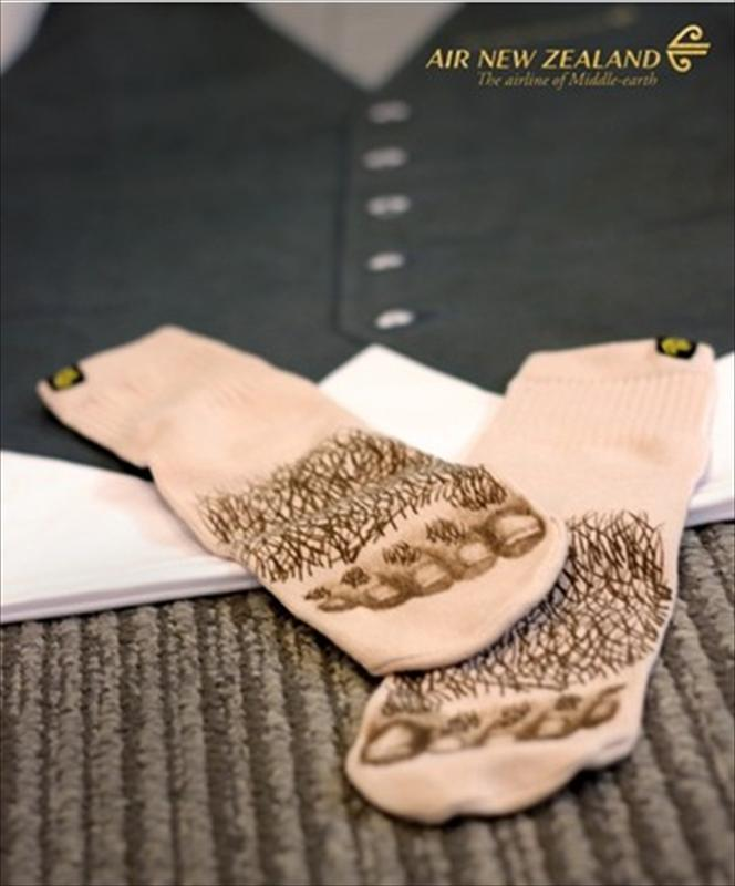 機艙內推出哈比人主題的T-shirt及襪子眼罩