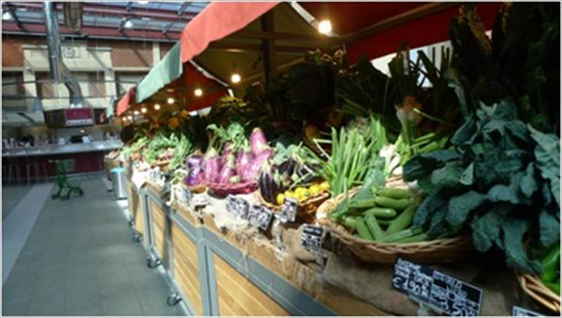 Eataly蔬菜展售及用餐區