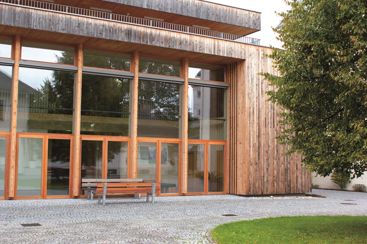 大型木構被認為是大型建物營建過程中唯一低「蘊含碳排」(Embodied Carbon) 的材料。