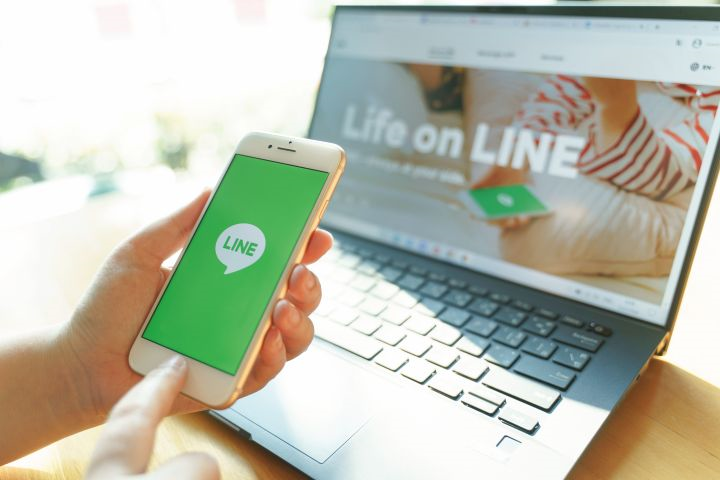 LINE購物結合直播導購與會員專屬預購活動，提供即時參與感，深化品牌關係與顧客忠誠度。