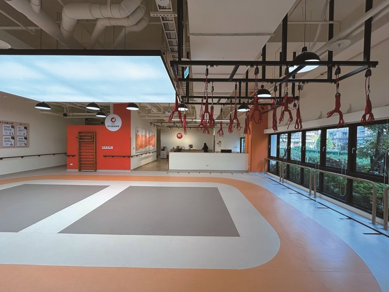 原居安老 vs 三宅一生