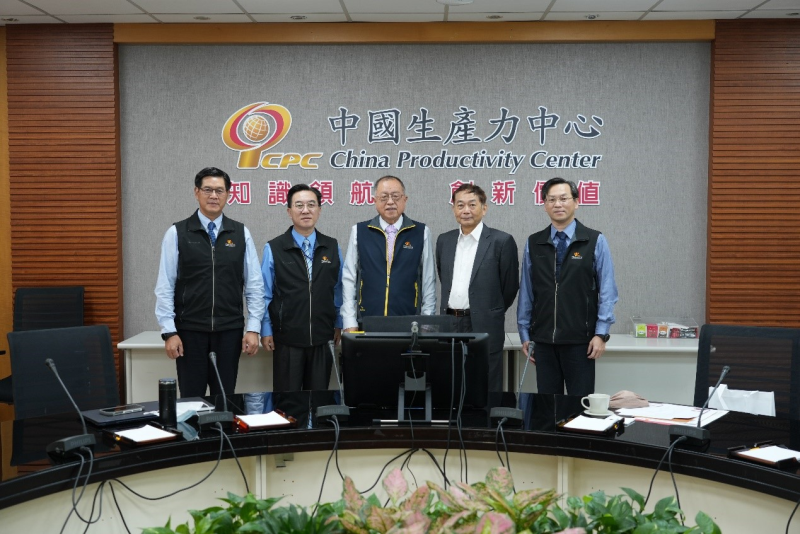 圖由左至右為CPC陳詩龍副總經理、林宏謀副總經理、張寶誠總經理、郭貹隆教授、CPC許富華協理。