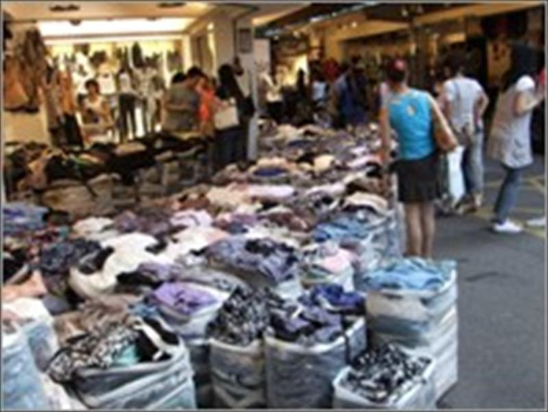 近年來批發客的生意日漸下降，業者常感嘆著「不論是批發客或一般顧客來到五分埔，主要是來買流行的」，所以每個店家必做功課就是要掌握時尚流行資訊