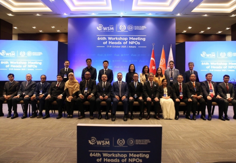 財團法人中國生產力中心張寶誠總經理(左二)、土耳其部長Mr. Fatih Kacir (第一排中)、APO秘書長Dr. Indra Pradana Singawinata(右七)、APO土耳其理事Mr. Abdullah Basar(左七)等代表參加「APO亞洲生產力組織第64屆各國生產力機構主管工作會議」。