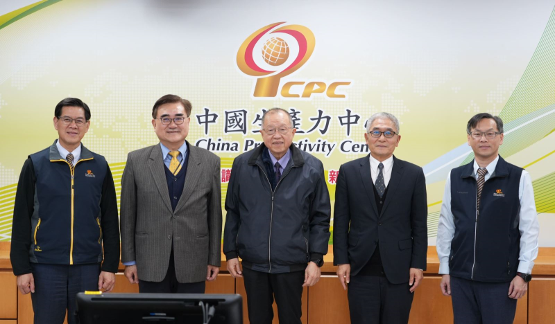 （左二）中國輸出入銀行-謝富華總經理、（右二）王廷傑副總，（中）本中心張寶誠總經理、(左一)陳詩龍副總、(右一)許富華協理