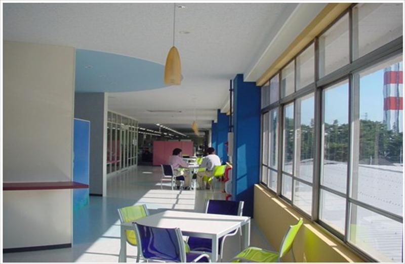 無隔屏阻礙的全透視開放型辦公環境