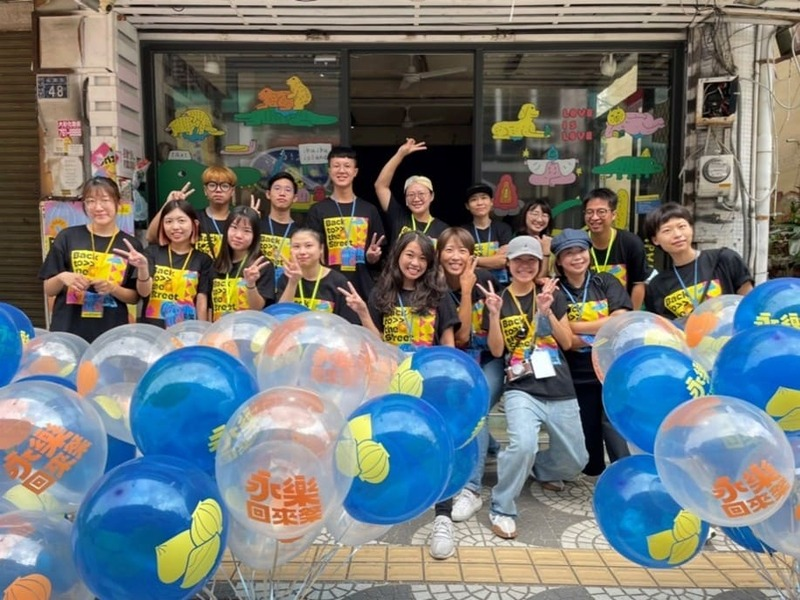 本文探討幕後運作的故事，來談談關於執行統籌單位的悲與歡之外，也分享籌備過程中，一個充滿衝突與負面情緒的團隊，如何透過覆盤重新凝聚團隊共識再出發的過程。