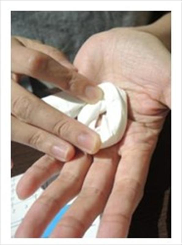 深度訪談時，可以請使用者操作示範，增加話題的深入程度。