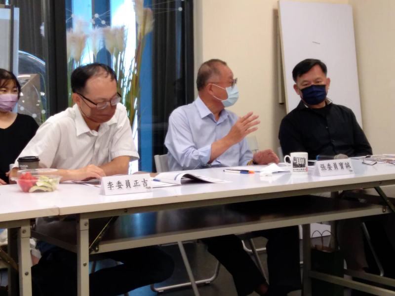 擔任「健全公共圖書館營運體制及組織體系發展輔導團」之委員