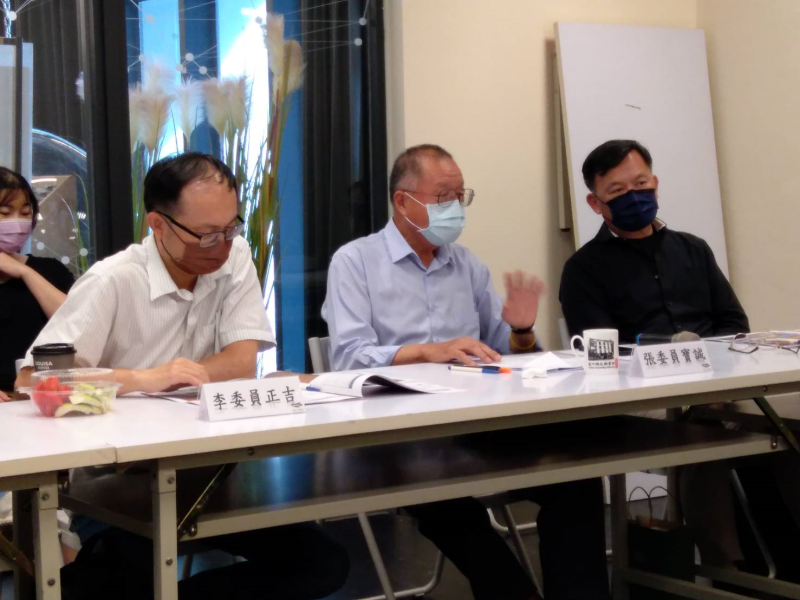 擔任「健全公共圖書館營運體制及組織體系發展輔導團」之委員