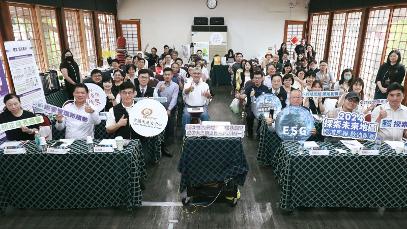 財團法人中國生產力秉持知識傳遞使命，於7/12舉辦跨域整合卓越經營服務團暨感恩有您閱讀趣系列活動(一)，以「跨域思維」、「啟迪創新」兩大主軸為題，探討跨海商機、綠色實踐及永續經營等關鍵議題，帶給現場餐飲業者一場豐富的知識饗宴。