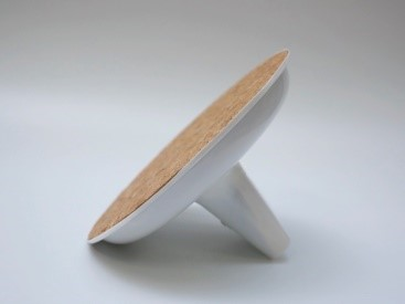 吳協衡設計有限公司CITD計畫（環保可分解塑膠平板喇叭設計畫）開發之「環保可分解塑膠平板喇叭」