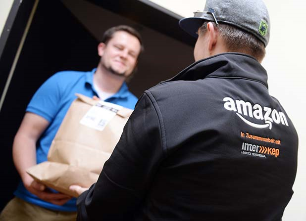 以亞馬遜（Amazon）為例。2005年該公司開始向顧客提供一項名為「Amazon Prime」的會員服務。此服務向消費者收取79美元的年費（約新台幣2,445元），便能享有一年內無限次2天快速運送的服務。