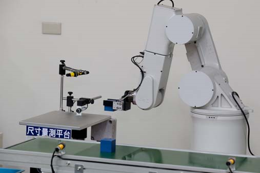 除了MES＋執行系統外，也研發「智慧橋接盒3系列」硬體設備