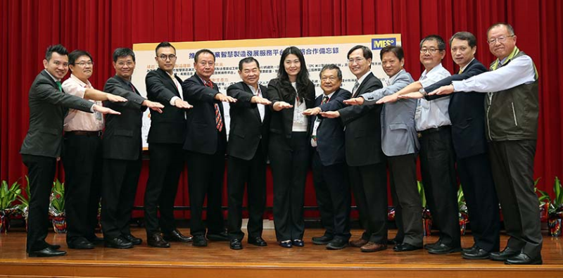 今天在台中服務處舉辦「CPCMES+橋接智慧製造執行系統曁啟動智慧製造體驗道場」發表會。感謝包括經濟部工業局陳佩利主任秘書、台中市政府張光瑤副市長、勞動部勞動力發展署中彰投陳瑞嘉分署長等親自蒞臨參與