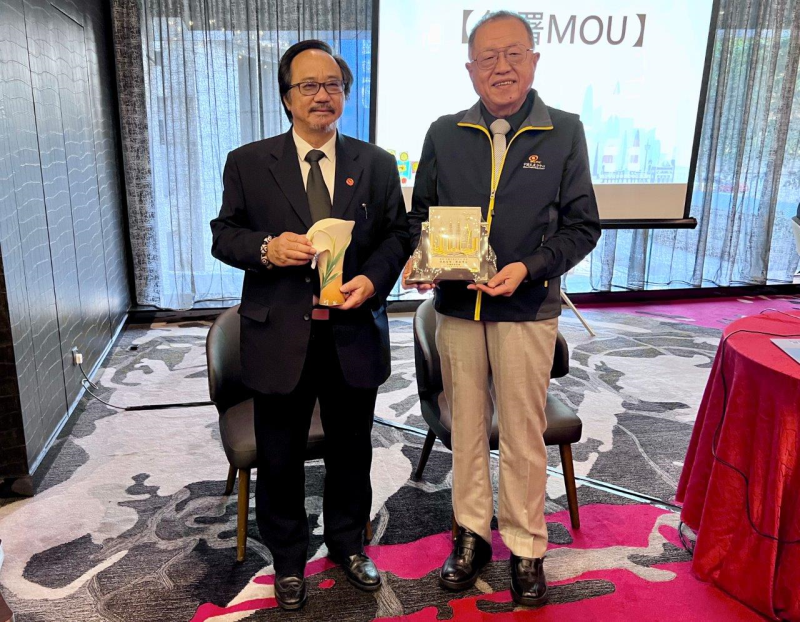 張寶誠總經理代表許勝雄董事長與馬台經貿協會(Persatuan Perniagaan Malaysia-Taiwan,MTTFA)拿督斯裡陳榮立局紳會長共同簽署雙邊合作備忘錄(MOU)
