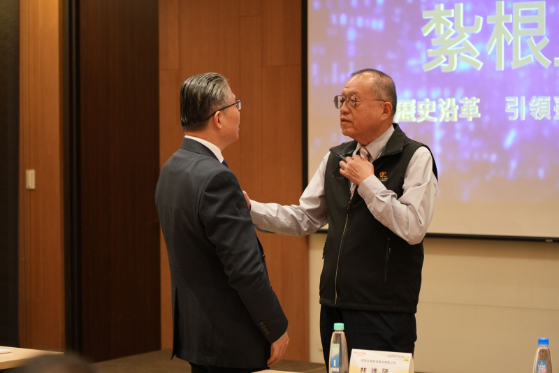 邦特生物科技公司總經理林進隆與財團法人中國生產力中心總經理張寶誠