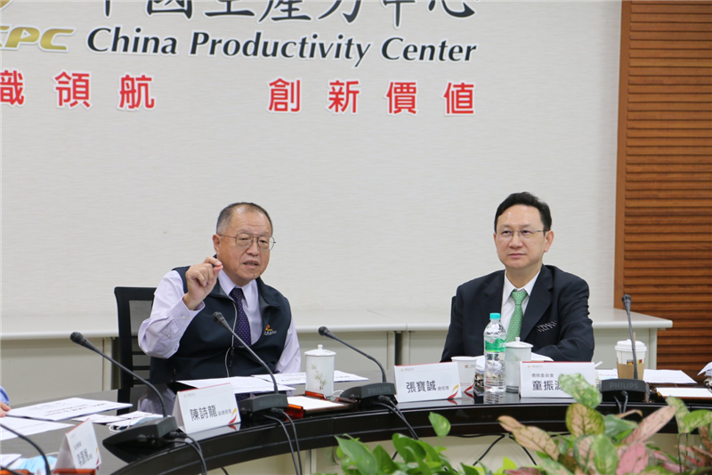 中華民國僑務委員會童振源委員長與財團法人中國生產力中心總經理張寶誠