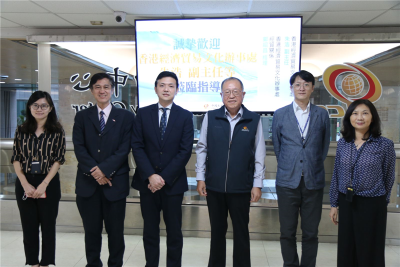 香港經濟貿易文化辦事處朱浩副主任偕同鄺紹昌經理於109年10月15日來訪本中心拜會張寶誠總經理