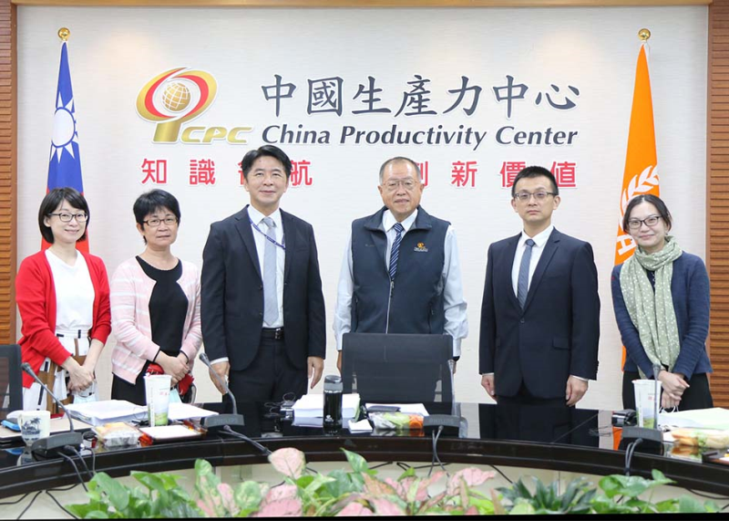 筆者率領執行團隊及行政院農業委員會代表共6人出席會議