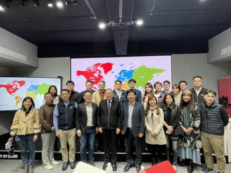 本中心同仁前往優派國際(股)公司參訪