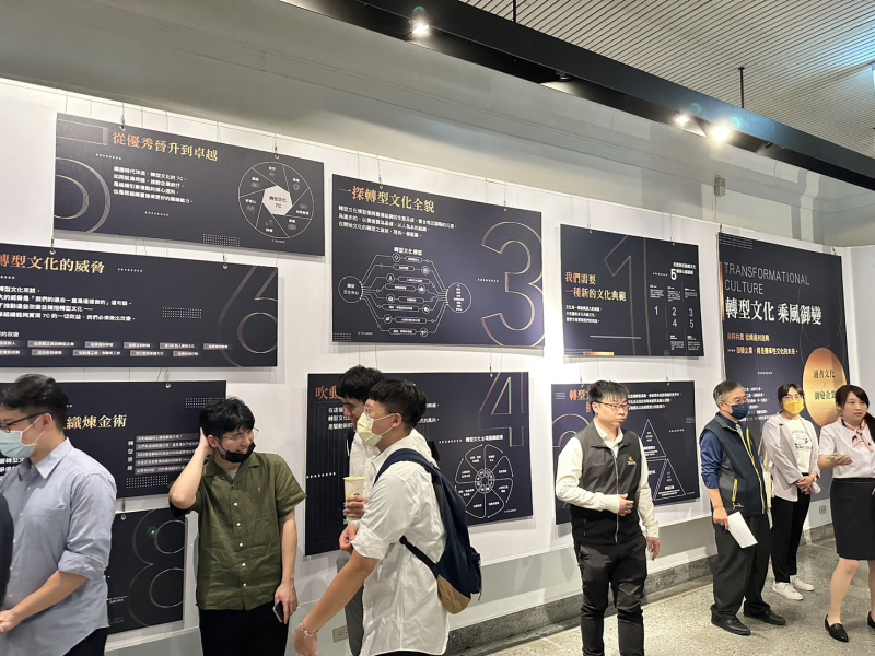 「光點迴廊 經管散策」