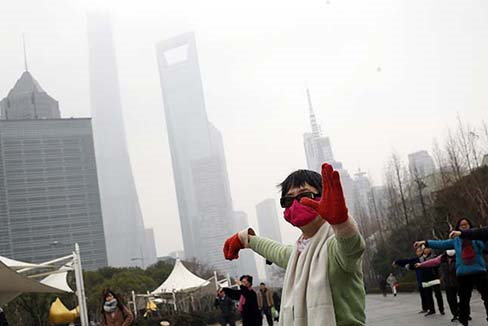 籠罩在台灣上空的霧霾及冷氣團，讓經營者一邊打著哆嗦，一邊步步為營探索通往未來的路徑。